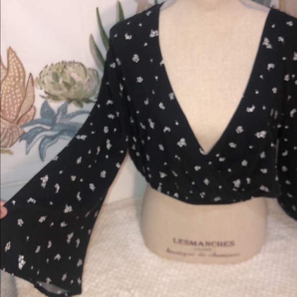 LA Hearts Bell Sleeve Crop Top w Cross Front - Picture 2 of 5